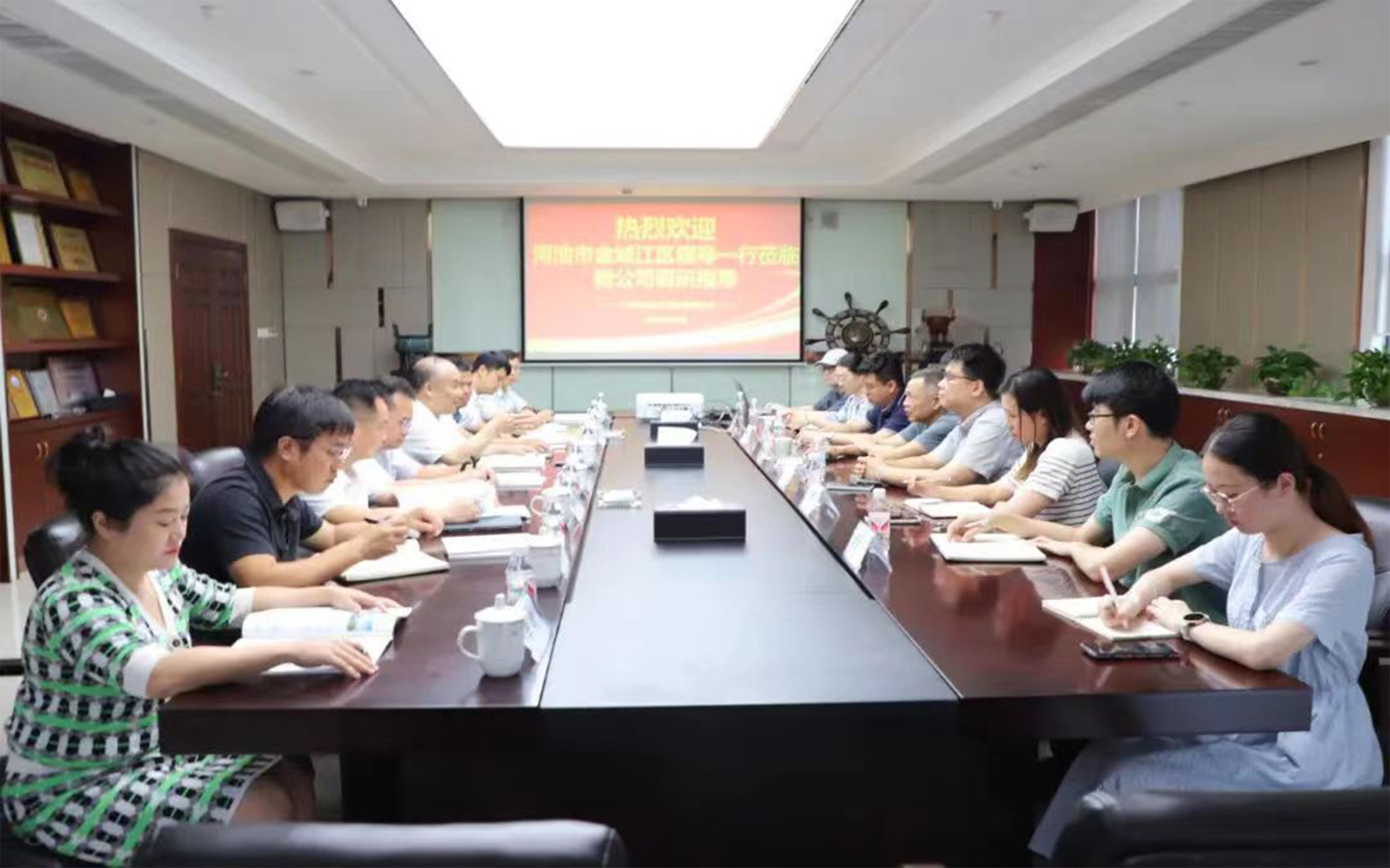 河池市金城江區(qū)領(lǐng)導一行到中信恒泰座談交流